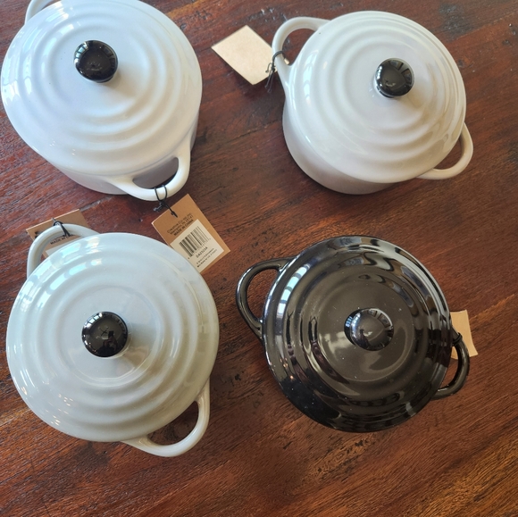 SET of 4 mini casserole pots - Picture 2 of 2